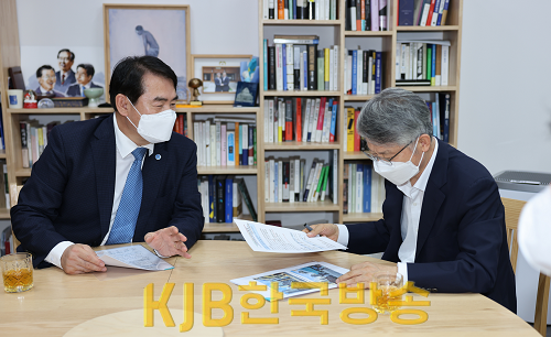 ★ [사진2] 이정선 교육감, 국회 기재부 교육부 등 연쇄 방문... 청사 이전 요청.png