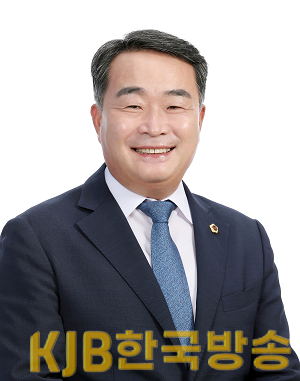 221020 최무경 의원, 증명사진.png