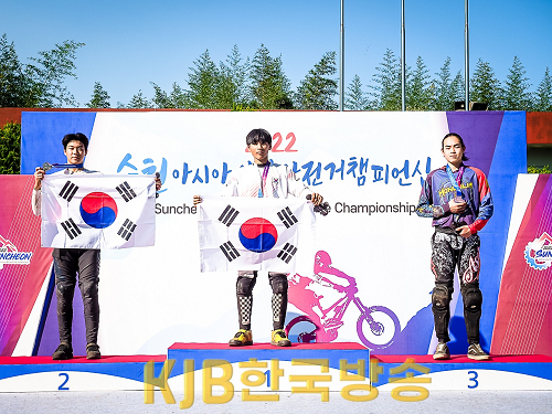 4.20일 대회2일차 남자 주니어 다운힐 경기에서 한국 주니어 대표팀이 1_2위를 차지했다(1위 전도현, 2위 김준혁, 3위 칭운 간조릭).png
