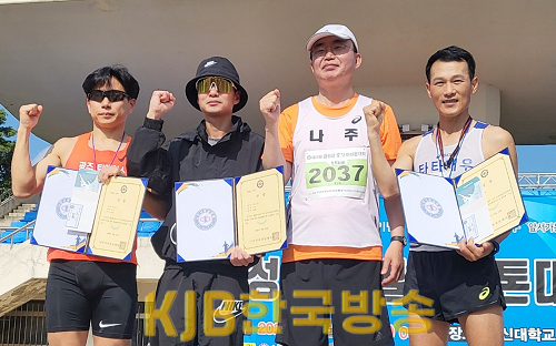 ‘제20회 전국 나주 금성산 숲길 마라톤 대회 시상식.png