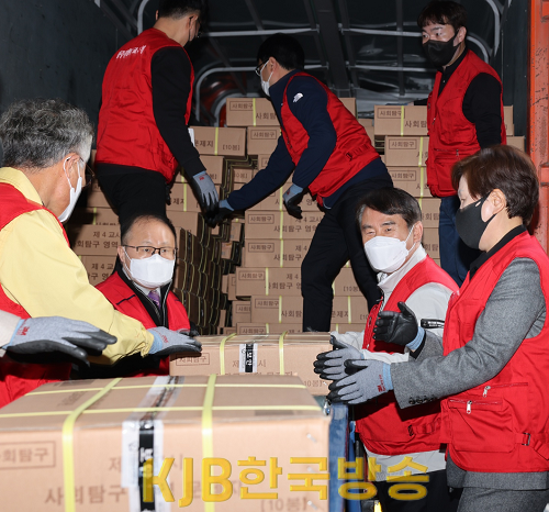 ★ [사진1] 이정선 광주광역시교육감, 2023학년도 수능 문답지 봉인 해제.png