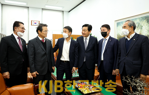 2022-11-28 전북특별자치도법 국회 행정안전위원회  법안 소위 심의통과 (2).png