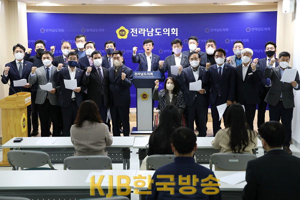 221130 전남도의회, “화물연대에 업무개시명령 규탄” 성명 발표.png