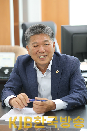 221216 신의준 의원, 상임위 사진.png