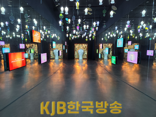 청자디지털박물관 실감콘텐츠 체험존 (2).png
