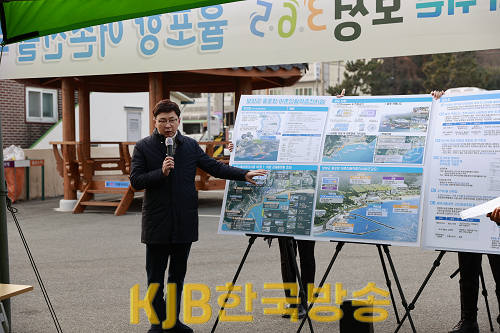 1.보성군, 전남 유일 해양수산부 ‘어촌신활력증진사업’ 선정_사업설명중인 김철우 보성군수 (1).png