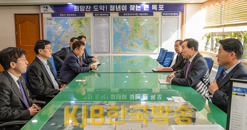 1.박홍률 목포시장, 이창용 한은총재와 경제정책 협력방안 논의(왼쪽 두번째 이창용 총재).png