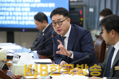230213 나광국 의원, 질의 사진.png