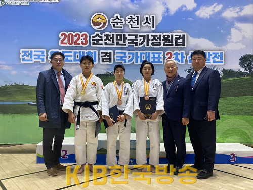 6.13일 순천만국가정원배 전국유도대회에서 순천시청 유도팀이 체급별 1등과 3등을 수상했다(좌로부터 김양호 순천시청 유도팀 감독, 김지정, 양서우, 박다솔 선수, 심상진 순천시유도회 명예회장, 문선귀 순천시유도회 전무.png