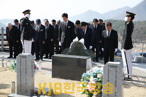 제8회_서해수호의_날_참배_3.png