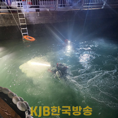 해경구조대에서 수중수색중인모습.png