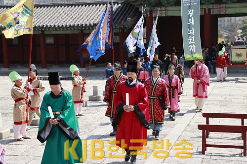 2023.3.30. 경희궁에 나타난 보성 뇌원차 진상 행렬 눈길 … (5).png