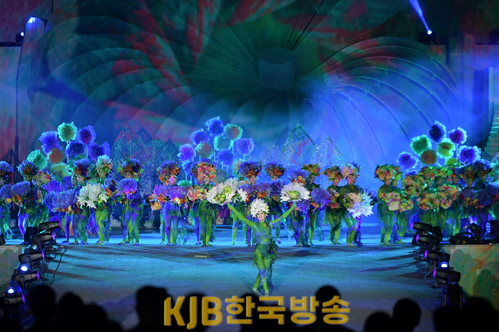 2023순천만국제정원박람회 개막식 숨쉬는 그곳, 그리고 이곳 주제공연이 펼쳐지고 있다1.png