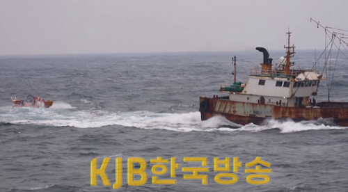 230406 목포해경서, 정선명령 불응한 채  도주하는 불법조업 외국어선 나포.png