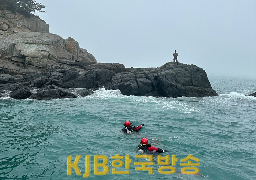 여수해경이 수중수색을 진행 중이다.png