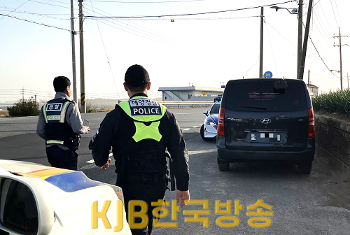 음주운전 차량에 다가가고 있다..png