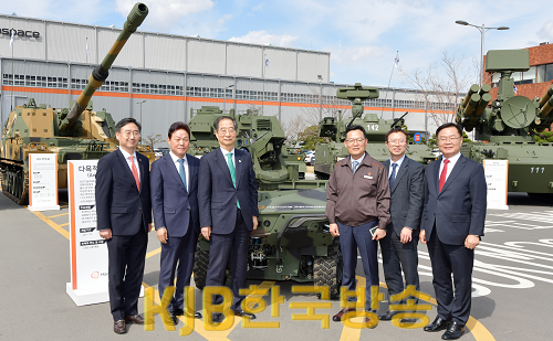 국무총리방산업체방문사진.png
