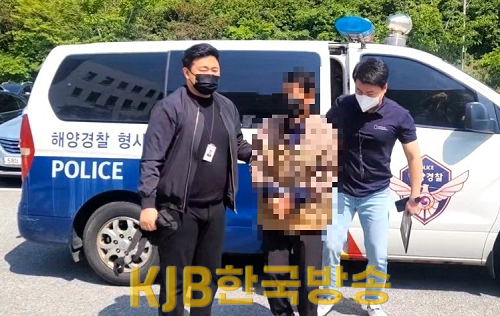목포해경이 지난 10일 어선에서 동료선원의 신용카드를 훔쳐 사용한 A씨를 구속했다.png