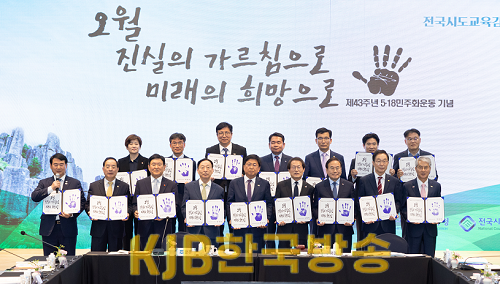 ★ [사진1] 핸드 페인팅 참여 후 기념촬영.png