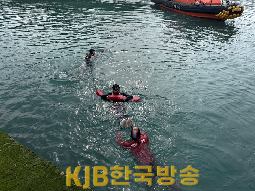 23.05.24.완도해경 주도 앞 해상 익수자 신속 구조.png