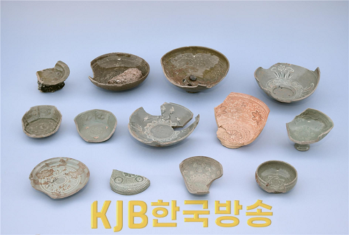 2-2 출토청자.png