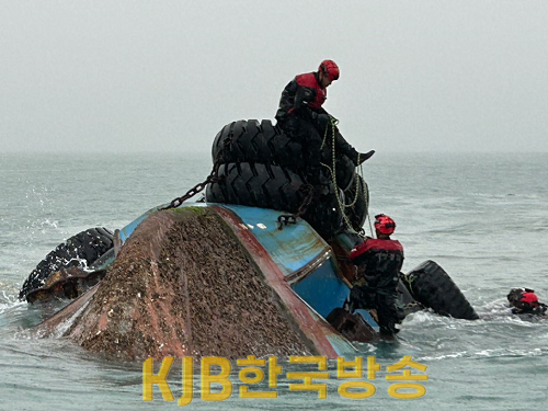 신안군 자은도 인근해상 전복선박 구조 추가사진(2).png