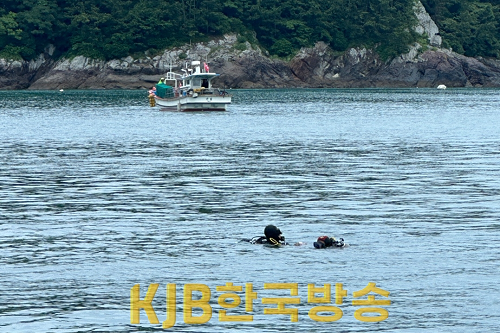 실종자를 수색하는 잠수부.png