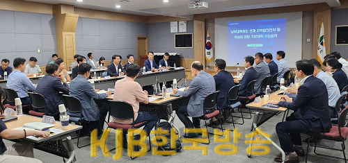 ‘남부내륙철도연계지역발전전략및역세권개발구상용역’중간보고회(1).png