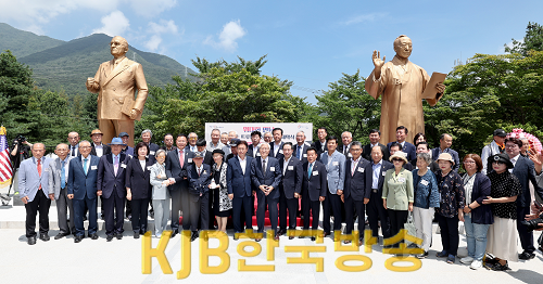 이승만__트루먼대통령_동상_제막식.png