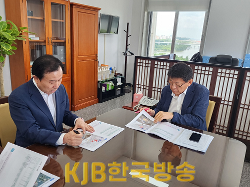 1.박홍률 목포시장, 서삼석 국회예결위원장 방문 내년도 국비 건의(1).png