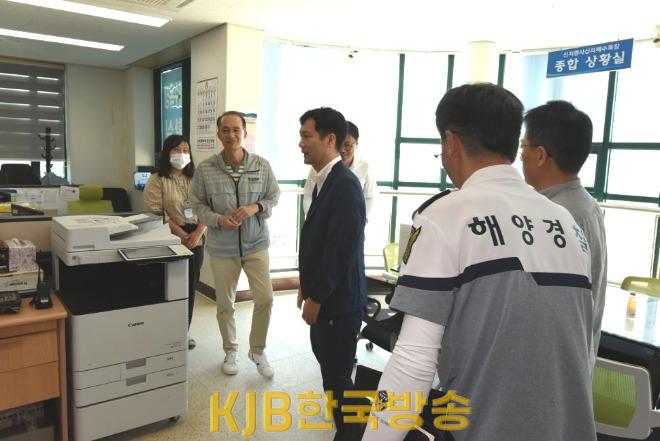 _23.08.05 완도해경  지휘관 극성수기 대비 명사십리 해수욕장 현장점검 나서(1).jpg