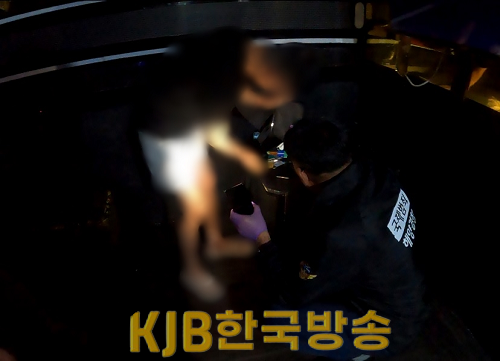 마약 수색 중인 해양경찰.png