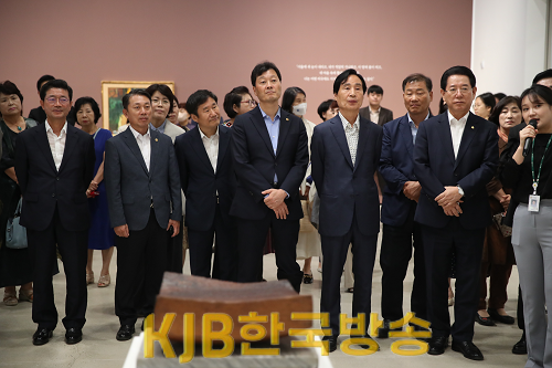 230818 서동욱 의장, 이건희 컬렉션 특별전시 참석 2.png