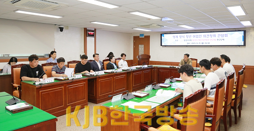 8.23 - 통영시의회 의원연구단체「통영시 해양 발전방안 연구회」멍게 양식 청년 어업인 의견청취 간담회 개최 1.png