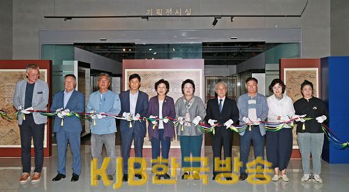 8.30 - 통영시립박물관 삼도수군통제영 지도 전 개최, 개막식(테이프컷팅) 1.png