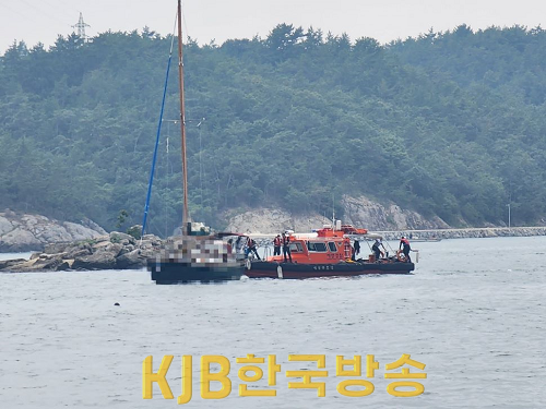 _23.09.13 전남 완도해역 사후도 인근해상 좌초 요트, 승선원 2명 안전상태 확보(완도서) (1).png