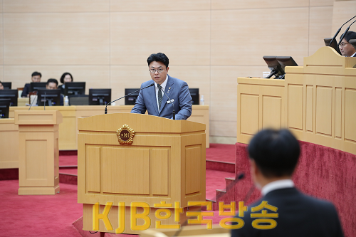 230915 김호진 의원, 본회의장 도정질문.png