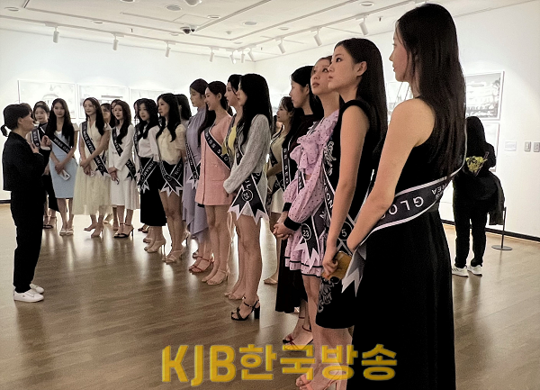 미스코리아 본선 진출자 수묵비엔날레 방문2.png