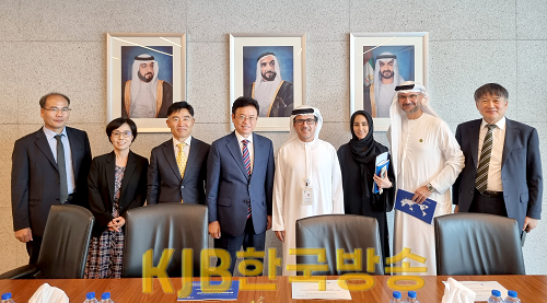 UAE_애드녹(ADNOC)_그룹_방문(애드녹_전무이사(가운데)_및_관계자_면담).png