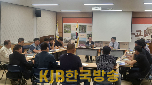 고동산 관광개발을 위해 간담회 중인 산림청과 송광면 주민.png