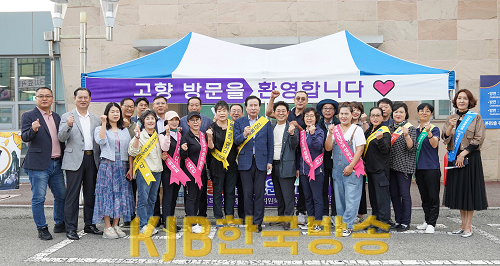 3.목포신안통합추진위원회, 신안 귀성객 대상 통합 필요성 홍보.png