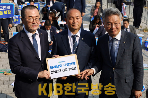 [보도자료]_전남권_의대신설_촉구_김원이의원_삭발식_20231018_(1).png