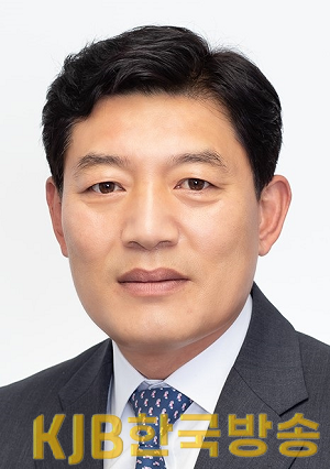 231020 정철 의원, 증명사진.png