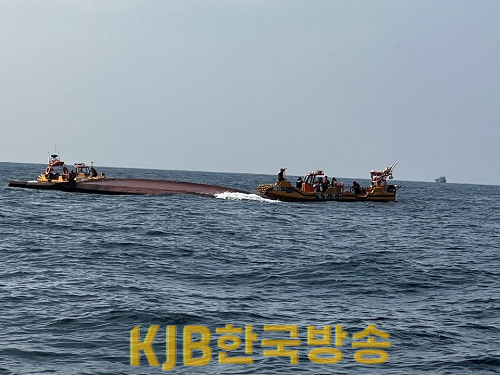 목포해경이 전복 표류 선박 수색을 하고 있다.png