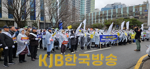 231212_12월 12일 광주시청앞 전몰군경유족회와 미망인회 집회현장 모습(사진제공 정율성공원조성철폐범시민연대).png