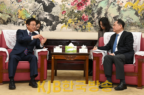 3.중국_인민대외우호협회장_면담1.png