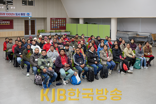 1.11 - 통영시 어업분야 외국인 계절근로자 61명 입국 3.png