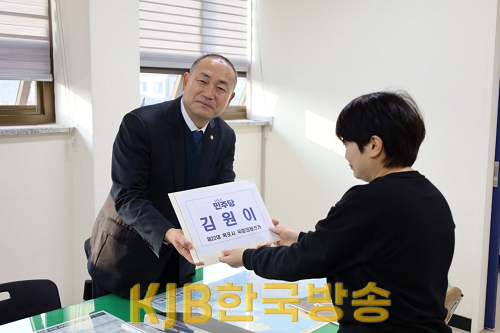 김원이의원_ 22대 총선 목포시 예비후보 등록 사진(2).png