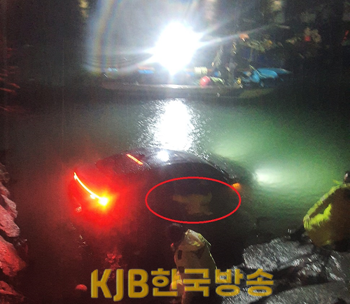 악천후 속 해상 차량 추락, 운전자 1명 ‘구조’ (사진).png