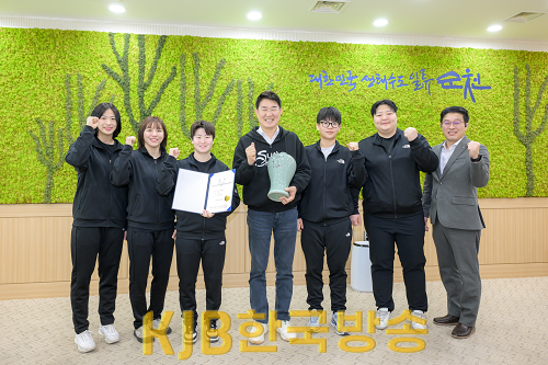 2 순천시청 직장운동경기부 유도팀(좌측부터 신채원, 박다솔, 양서우, 노관규 순천시장, 김지정, 신지영, 김양호(감독)).png